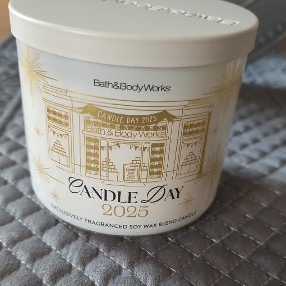 Bath & Body Works Birthday Vanilla Bean Candle Holder - Pink & Gold - Picture 4 of 10